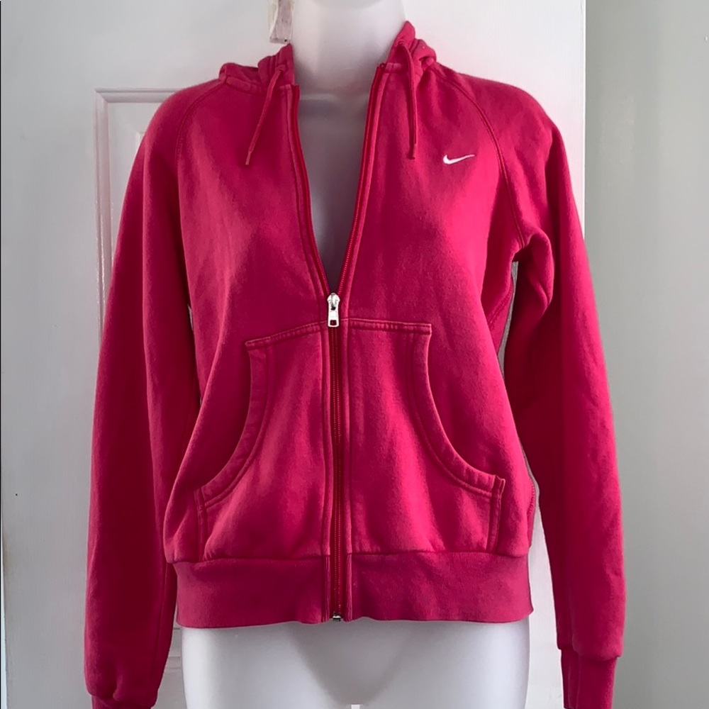 NIKE